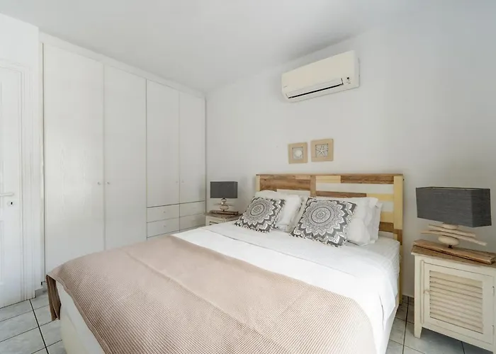 Orea Beachfront By Mykonos Mood * カラファティス